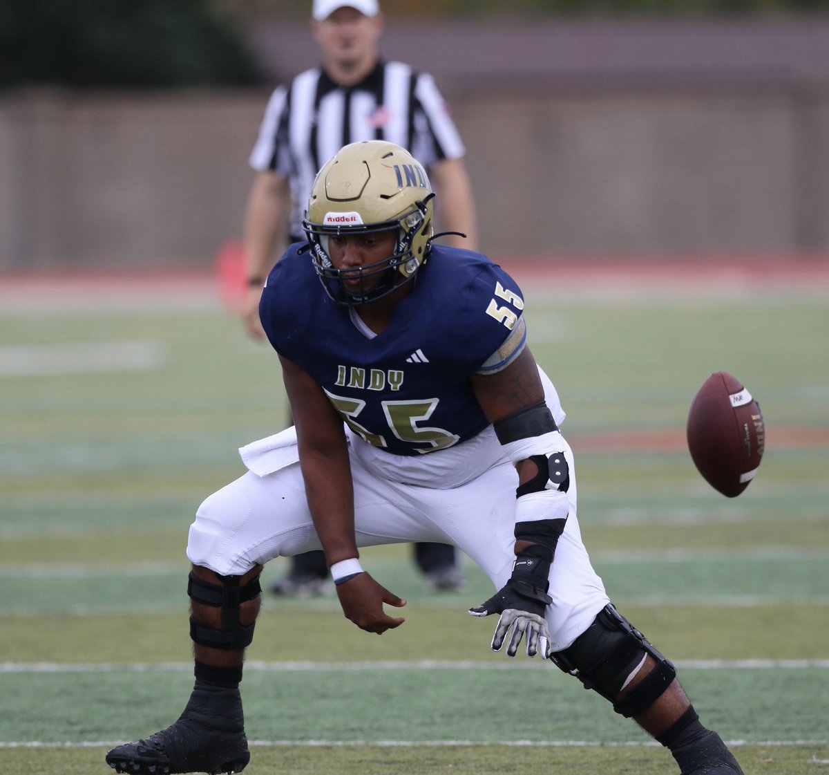 Indy Juco Football Highlights 🏴‍☠️
6’3 305 Versitile OL(Mainly Center)
3.3 Gpa✅
Mid Year Transfer/Dec Grad 24
4 years of eligibility 
25 + Knockdowns, Can Open Big Holes, And Pass Pro Great 🔥
1 D1 Offer 
LOOKING PLACE TO CALL HOME THIS SPRING 
Link Below
hudl.com/v/2QmBNx