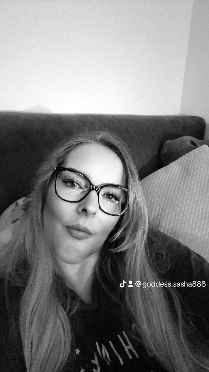 Goddess Findom Pay Tribute B&amp;W beauty