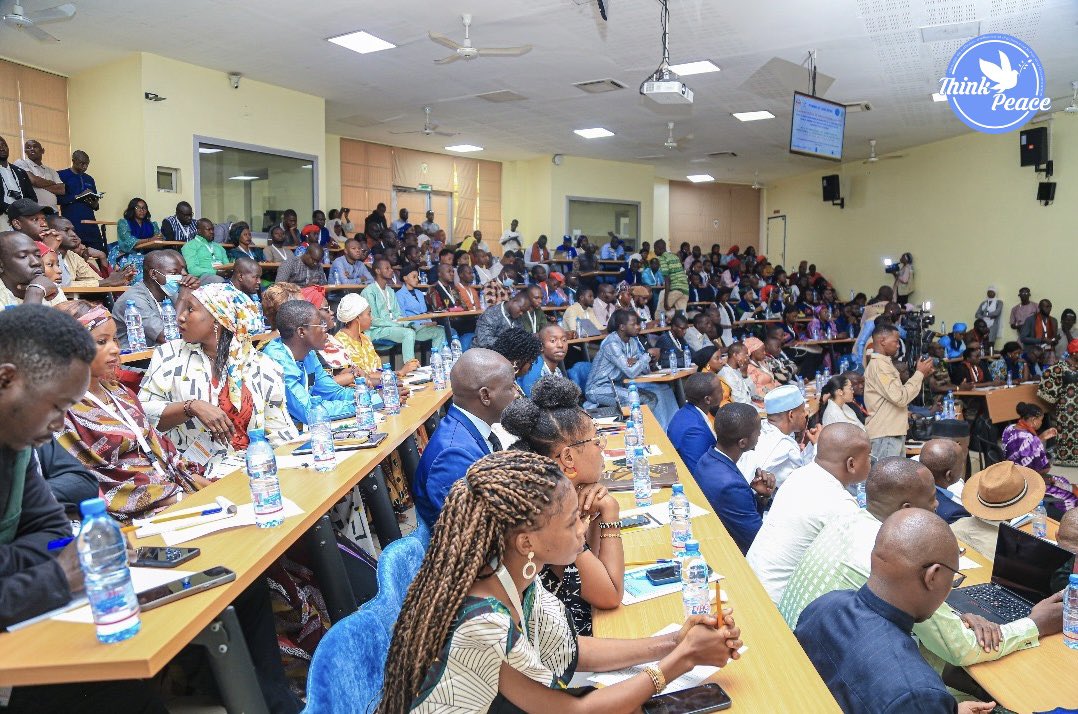 Thinkpeacesahel's tweet photo. Think Peace était au 5e Forum Régional des Jeunes de @GoreeInstitute à Bamako ! Notre Coordonnateur National a co-animé un panel sur la lutte contre l’extrémisme violent au Sahel. Un échange inspirant pour renforcer la paix à travers l’engagement des jeunes. #ThinkPeace https://t.co/F5w6ANyGi4
