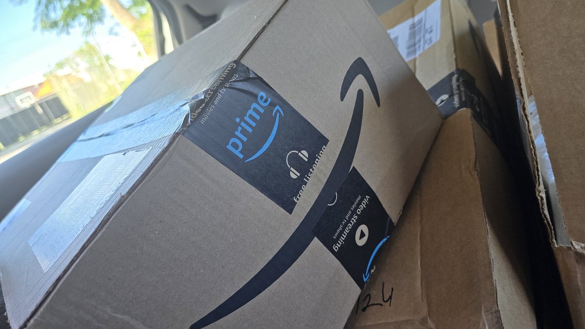eLoElz's tweet photo. Update: These are the orders I made on Friday. There was a hold up at the counter because I had to register for Click2Clear and fill out an authorization form for DHL to claim my package from Customs. https://t.co/bdopQg8TZh