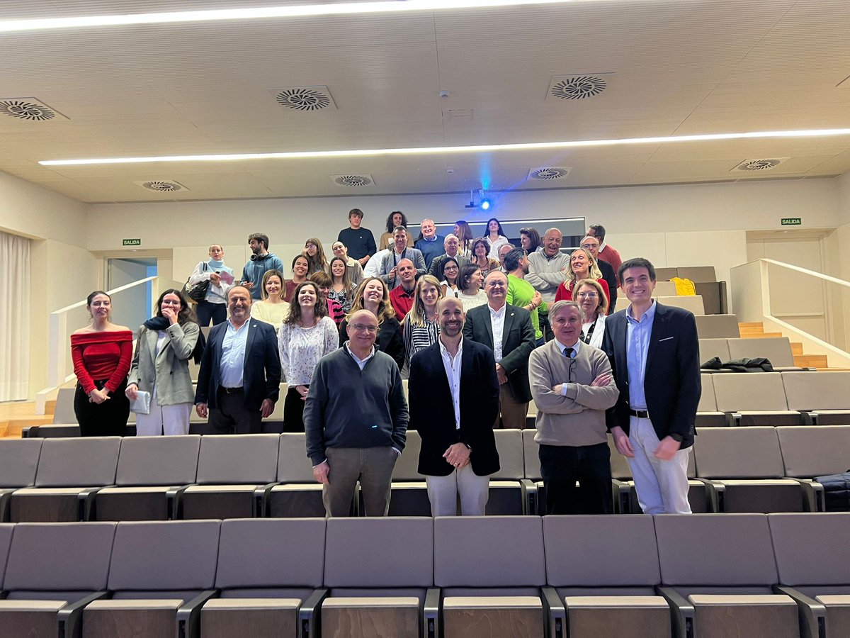 GradosUGR's tweet image. 📢 Se han celebrado las I Jornadas de Innovación Docente en el Grado de Medicina de @CanalUGR
✅ En ellas se ha analizado el impacto de la innovación docente en los procesos de enseñanza y aprendizaje dentro del mismo