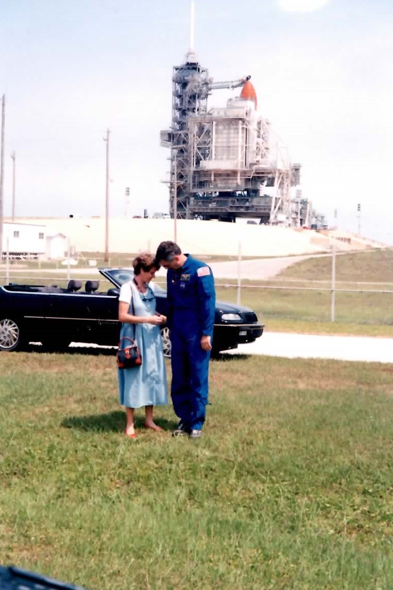 A few precious moments together with Pam (who is 5 months pregnant), two days before my second flight on mission STS-77 in May 96. Endeavour on the pad in the background