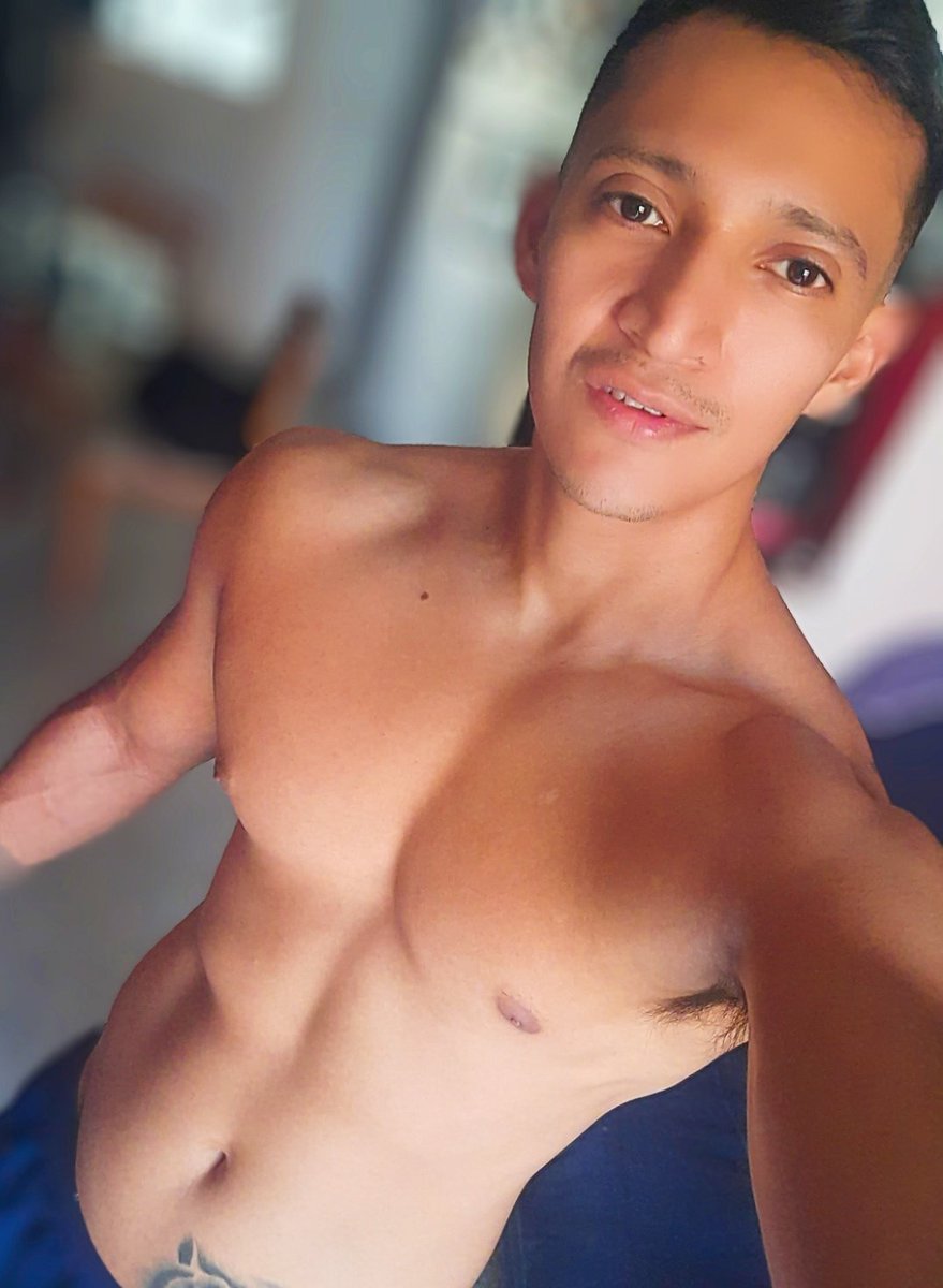 AngelR420_'s tweet photo. Hola https://t.co/z5UL0W0OuO