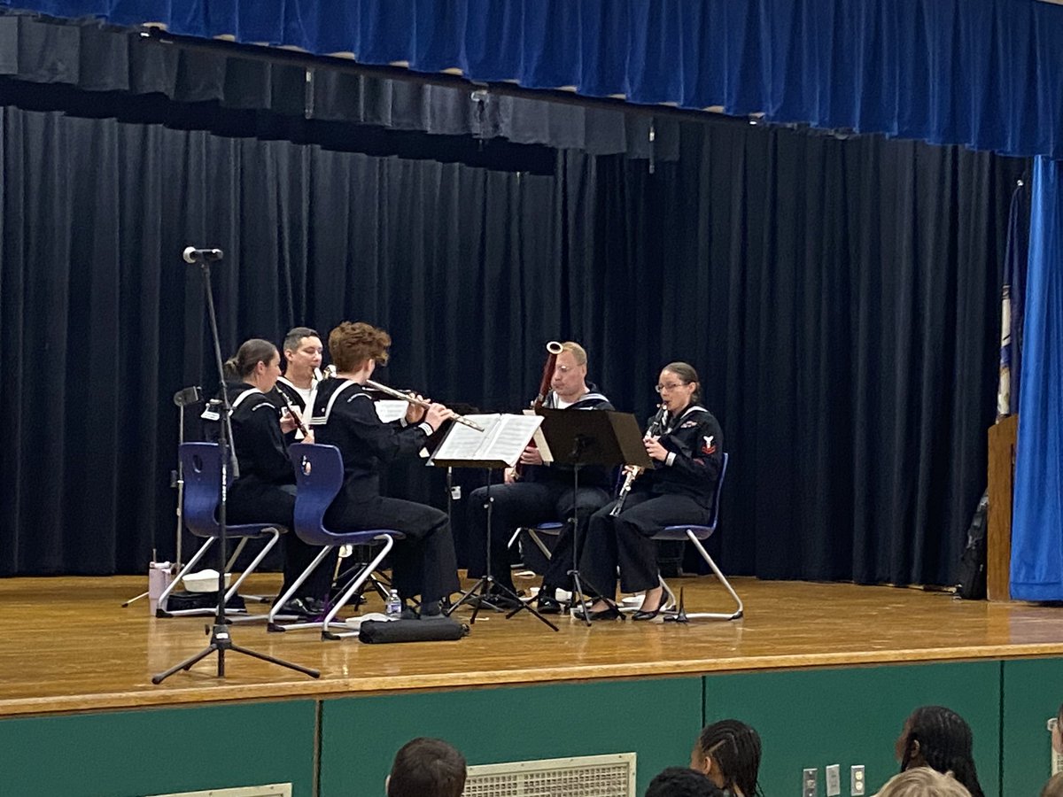 mrsrojaschorus's tweet photo. Thank you Navy Fleet Forces Band- Woodwind Quintet for the amazing Veteran’s Day concert !!!! 
What an awesome celebration with music !!! https://t.co/YZc8ax6yHQ
