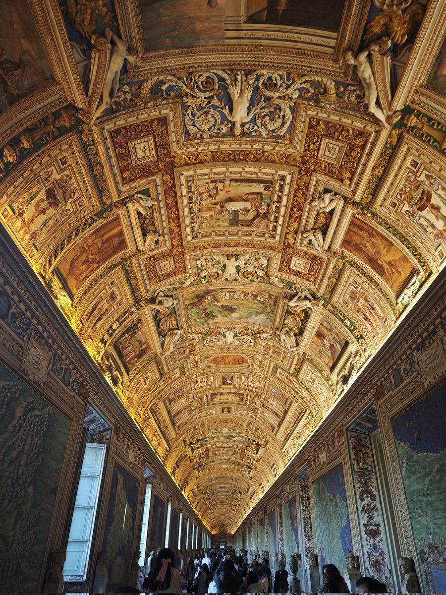 FrdricCostes's tweet photo. 8h-19h aux musées du Vatican !
Dernier à sortir de la Sixtine poussé aux fesses par les agents après une heure à tout détailler 😁 (#NoPhoto)
Le retour de l'apollon du Belvédère après sa restauration avec une "nouvelle main" et les stance de Raffello Sanzo. Que se découvertes ! https://t.co/1ehquIXagF