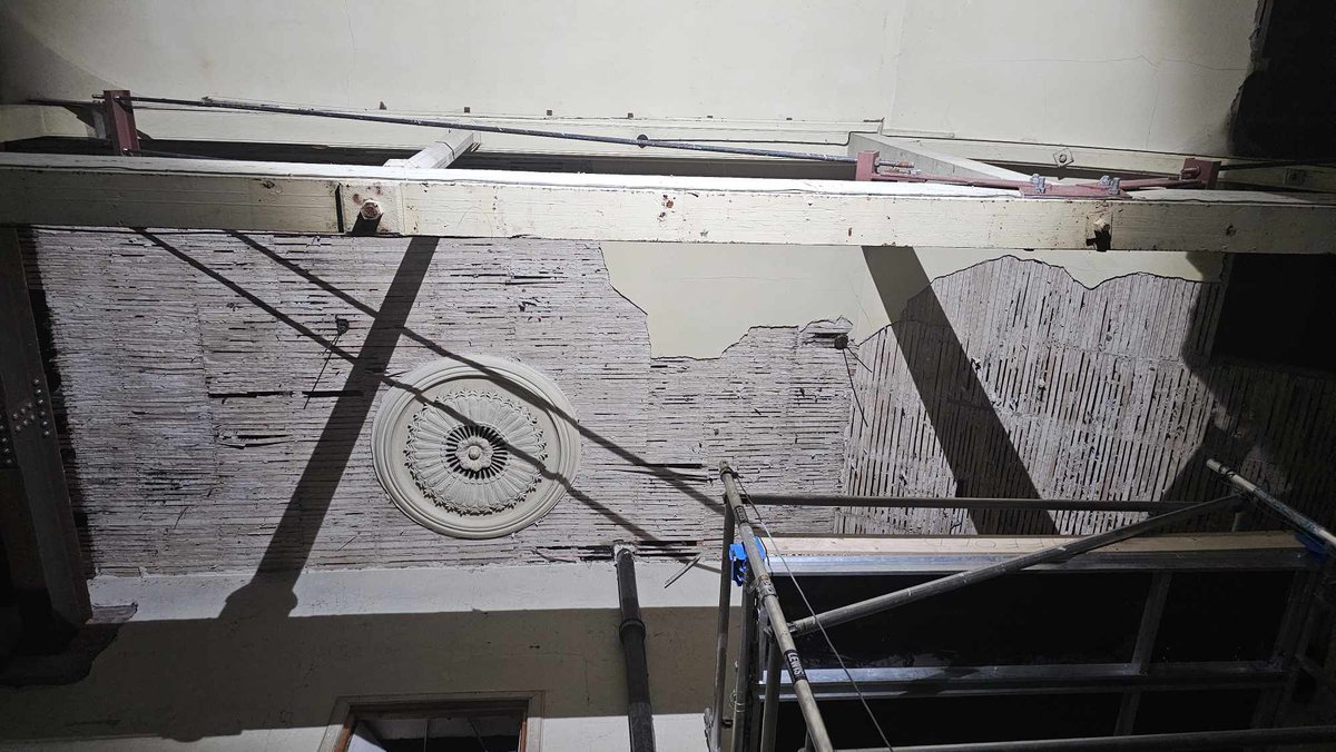 LawrieBrewster's tweet image. We’re not waiting for a public funding body or the Government to build a horror film studio. Our lads and lasses aren’t afraid to get their hands dirty, building this studio brick by brick, plastering it layer by layer—whatever it takes. They’ve got the grit to seize destiny and