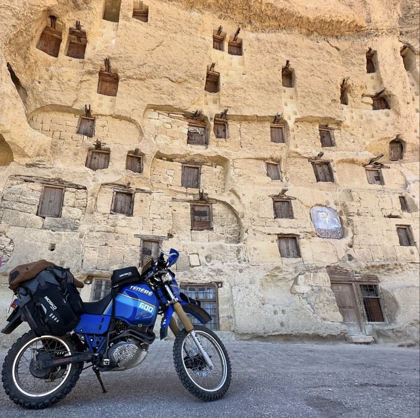 itchybootstrav9's tweet photo. I want to open each door and see what’s behind it 🤪 Also look at Frankie shining here, isn’t she a beaut? 😍 On our way through Türkiye 🇹🇷 

#itchyboots #doors #türkiye #revitrider #revitadventure #dualsport #tenere #xt600z #moskomoto #adv #advrider #offroad https://t.co/BQeXOwxCxE