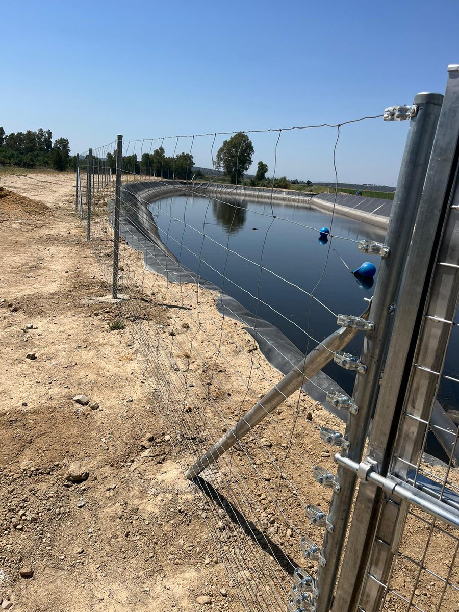 AlambradasR's tweet photo. 🗣Hoy queremos transmitiros el orgullo que sentimos de ser extremeños y dedicarnos a esta profesión en nuestra tierra😧👷👷‍♀️
👏Podemos presumir de ser muy queridos y acogidos y de haber recorrido ya miles y miles de kilómetros por Extremadura haciendo lo que mejor sabemos hacer💪 https://t.co/HiY4owqhJe
