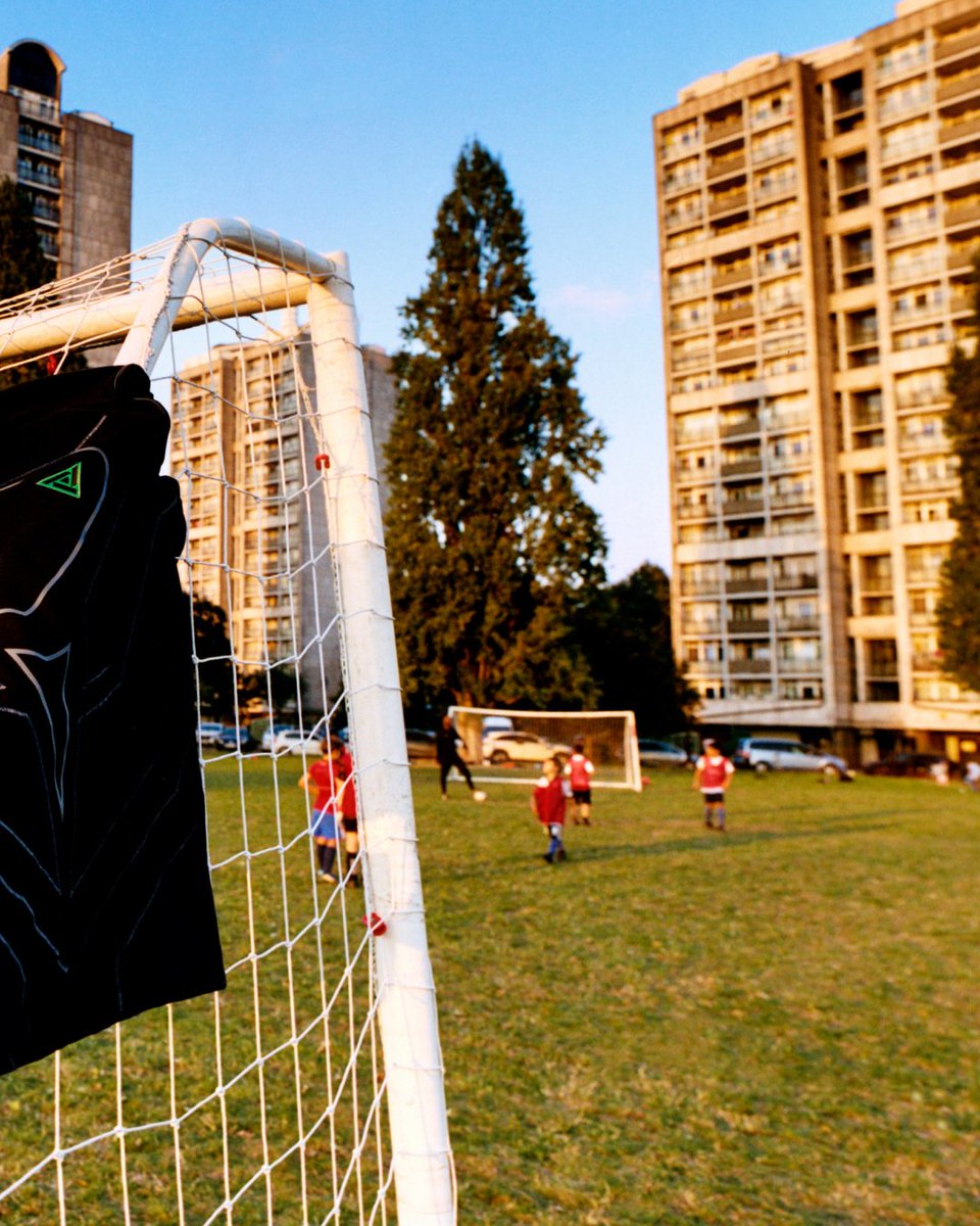 Inspired by retro kits from the ‘90s, we’ve created our own apparel remix that’s both nostalgic and futuristic at once.

Preorder for the Nike x EA SPORTS FC Founders shirt opens 11/20 at 4 PM CET / 7 AM PST.