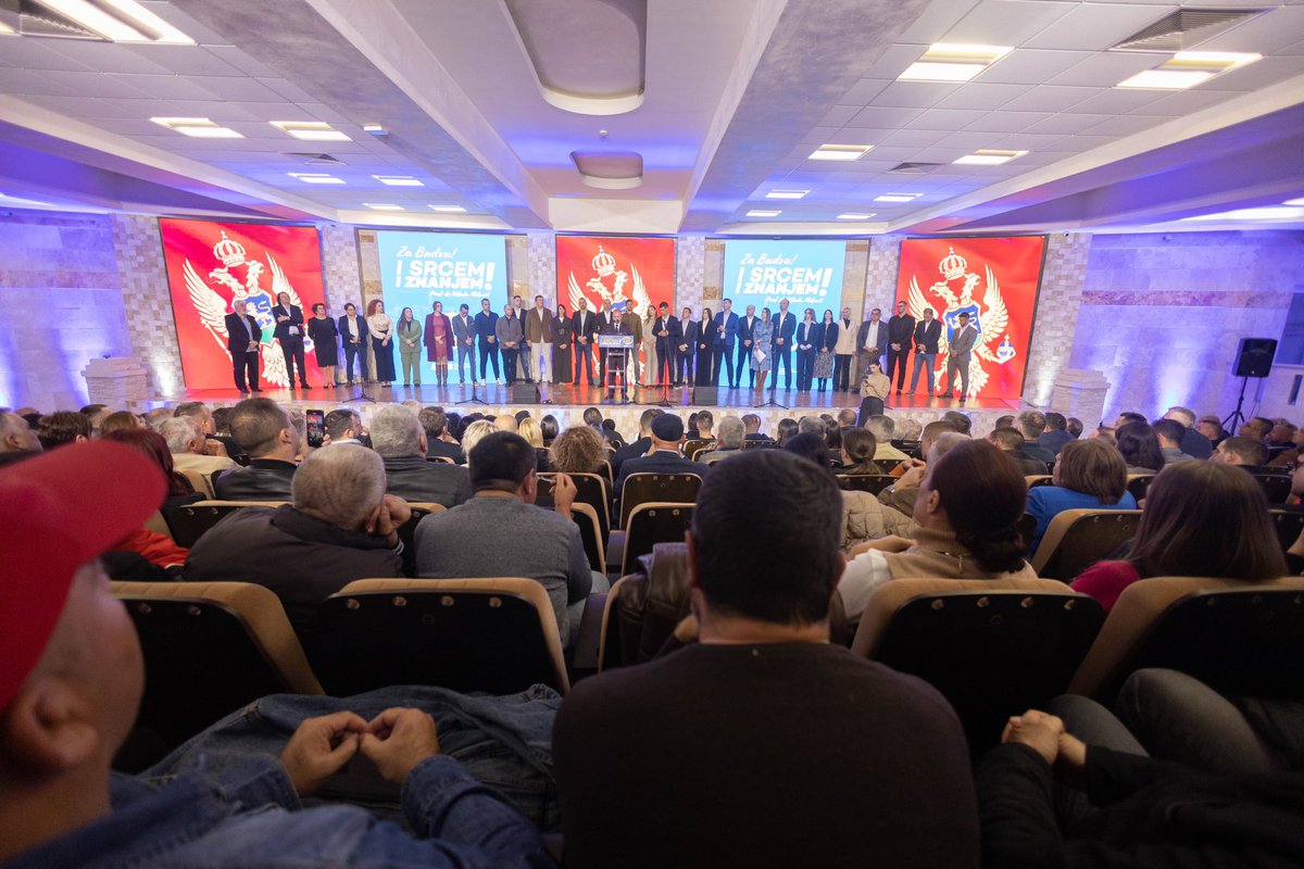 👥 <a href="/danijel_cg/">Danijel Živković</a>: Nastavićemo trend rasta do konačne pobjede; <a href="/MilovicNikola/">Nikola Milovic</a>: Porazićemo nered, bahatost i podjele ✔️

🟣 Predsjednik Demokratske partije socijalista Danijel Živković kazao je sinoć kako je siguran da će DPS i u Budvi nastaviti trend rasta povjerenja građana: