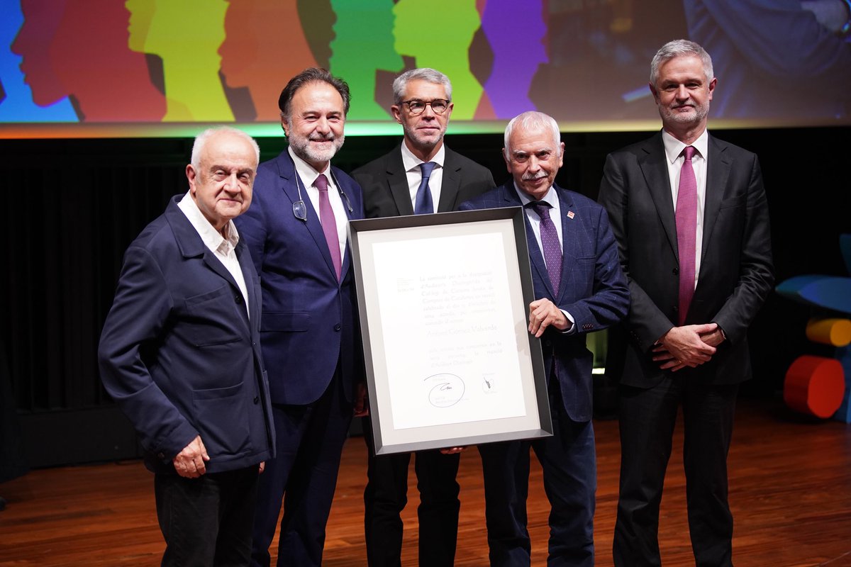 AuditorsCENSORS's tweet image. 👏🏻El Col•legi fa entrega del nomenament d’Auditor/a Distingit/ida, a Antoni Gómez Valverde.
Enhorabona Antoni!!!
#DiadelAuditoria