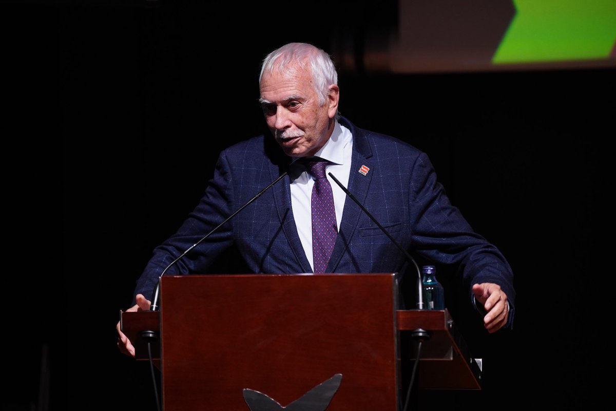 AuditorsCENSORS's tweet image. 👏🏻El Col•legi fa entrega del nomenament d’Auditor/a Distingit/ida, a Antoni Gómez Valverde.
Enhorabona Antoni!!!
#DiadelAuditoria