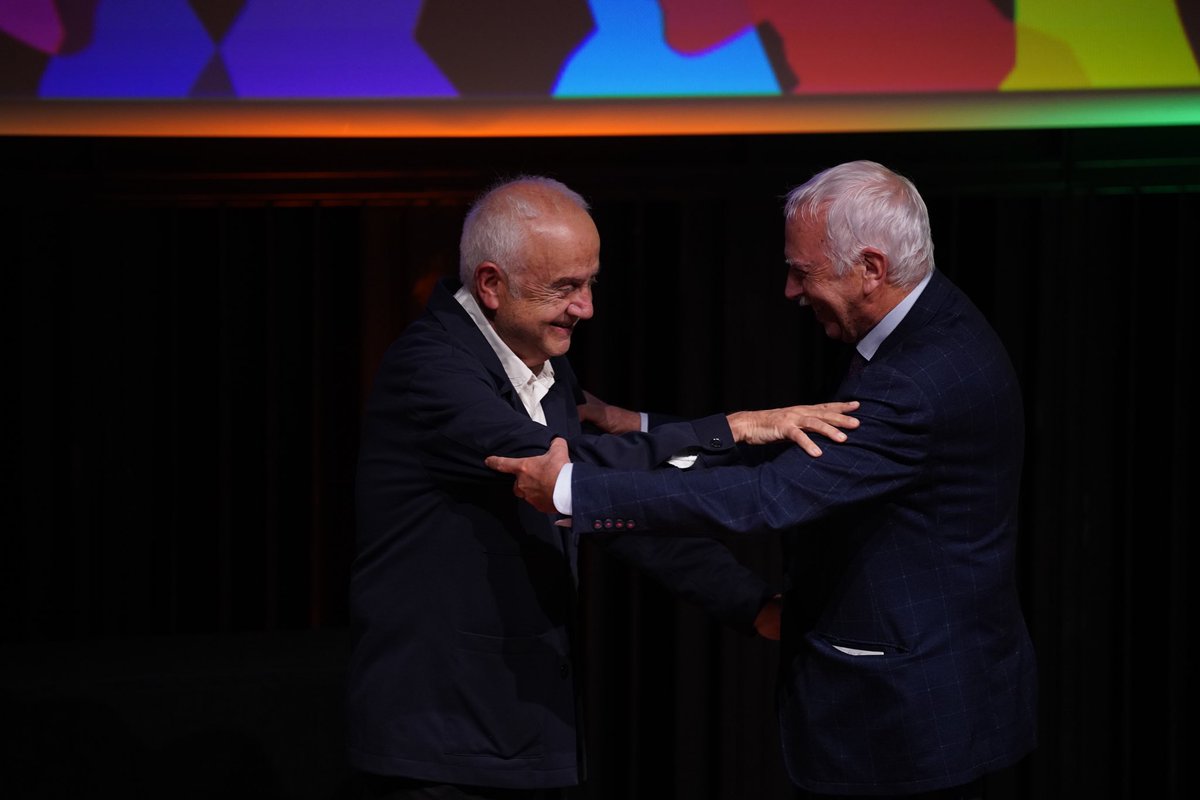 AuditorsCENSORS's tweet image. 👏🏻El Col•legi fa entrega del nomenament d’Auditor/a Distingit/ida, a Antoni Gómez Valverde.
Enhorabona Antoni!!!
#DiadelAuditoria