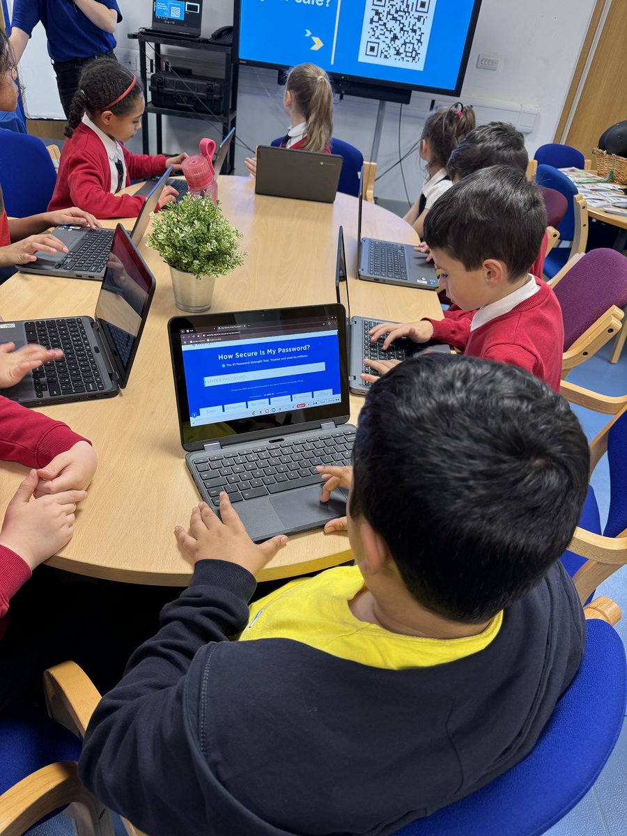 Elizabeth Hall tweet media