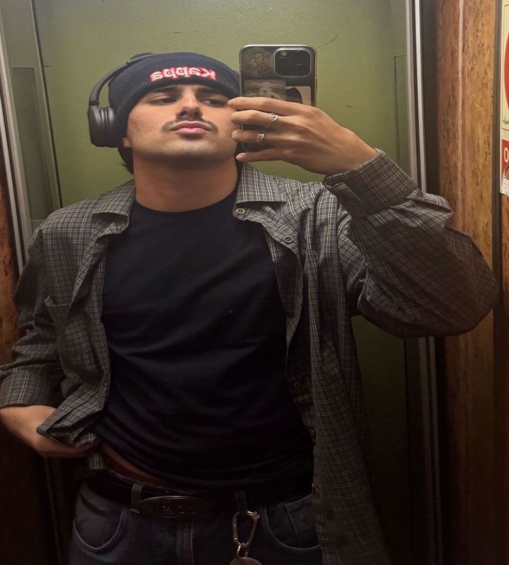 almadebing's tweet image. yo también llevo las llaves colgando de ahí con un mosquetón #carnetmartinista #bohemia