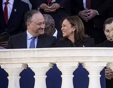 I’ve noticed seeing MVP Harris smile makes Maga mad and they should know she’s got a lot to smile for they’ll never take her joy. 🥰

📸: Reuters.