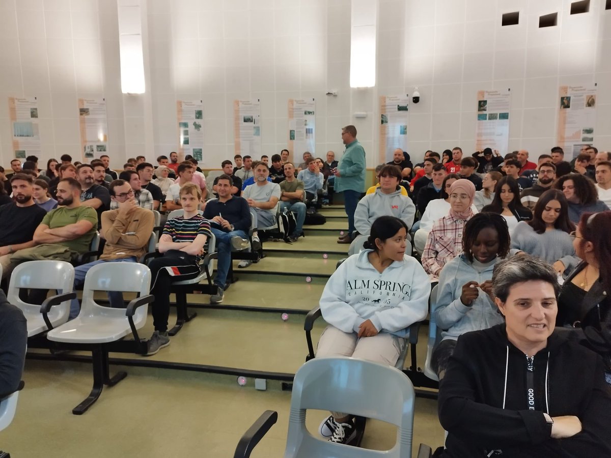 Esta tarde nos hemos divertido muchísimo con Miguel Ariza aprendiendo la importancia de las soft skills para nuestro emprendimiento y empleabilidad.