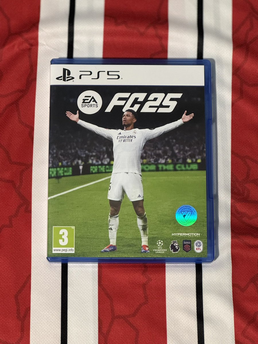 So I succumbed to FC25. A staunch FIFA player since the mid 2000’s, I’ve got to the point now that I say every year I won’t buy the next one…

…yet every year I do 😅

Bonus point if anyone can guess the team’s shirt in the background 🔴⚪️

#EASports #FC25