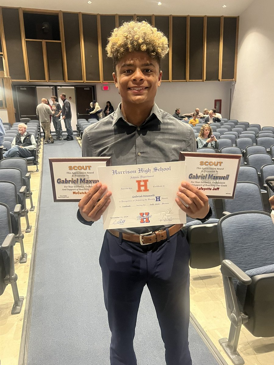 GabrielMaxFB's tweet photo. Season ended with first Varsity football letter and awards for Scout Team player of the week twice this year. Now we train for Junior year! Bring on the work! https://t.co/QWtZngiy7j