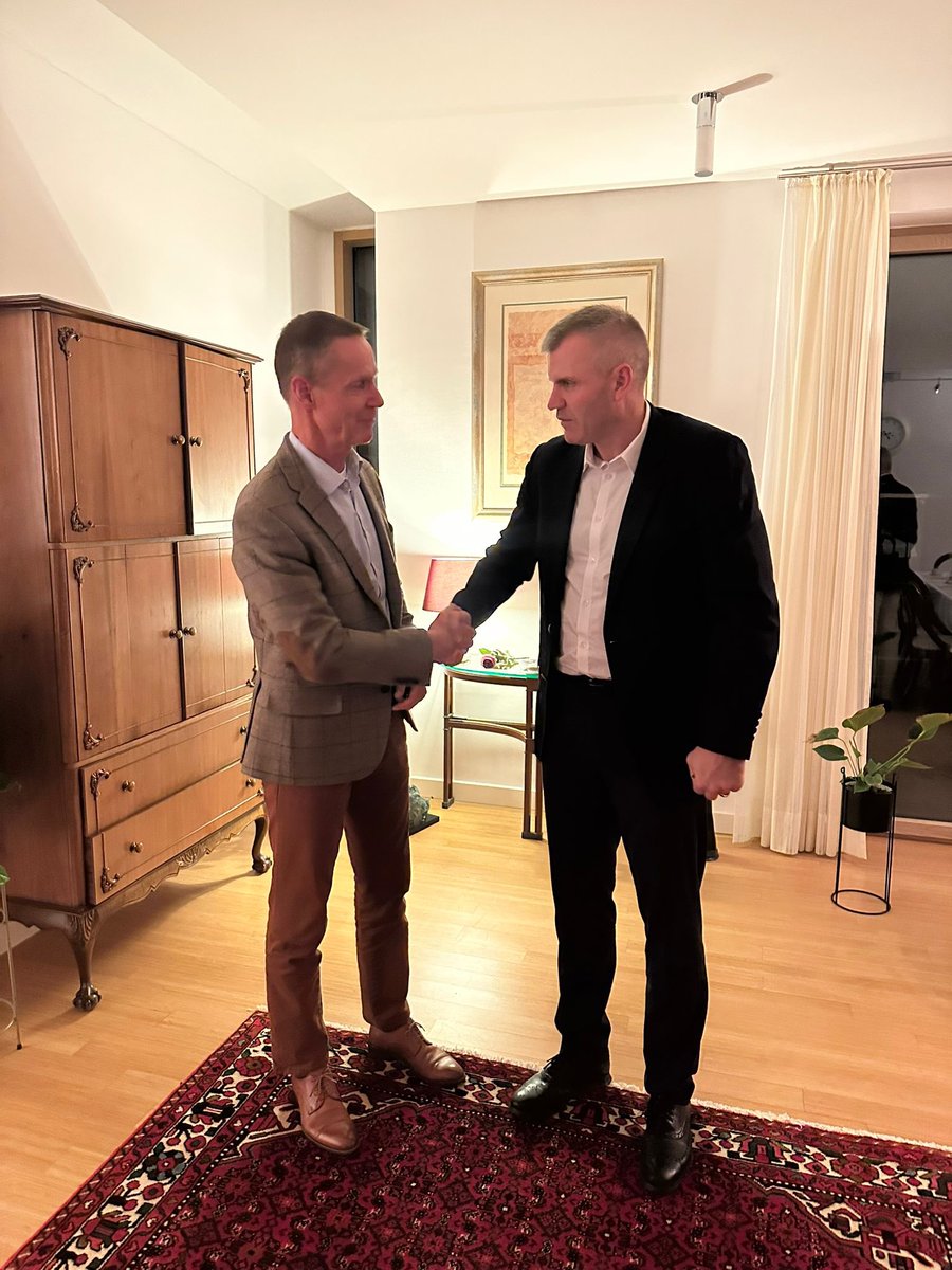 1 German-Netherlands Corps (@1genlcorps) on Twitter photo 1GNC welcomed the 🇳🇴 Chief of Army, Major General Lervik. <a href="/Forsvaret_no/">Norwegian Armed Forces | Forsvaret</a> During meetings with our leadership, priorities and responsibilities of the Corps for the coming years were discussed. This visit strengthens NATO cooperation and our shared defense goals. #togetherstrong 1GNC welcomed the 🇳🇴 Chief of Army, Major General Lervik. <a href="/Forsvaret_no/">Norwegian Armed Forces | Forsvaret</a> During meetings with our leadership, priorities and responsibilities of the Corps for the coming years were discussed. This visit strengthens NATO cooperation and our shared defense goals. #togetherstrong