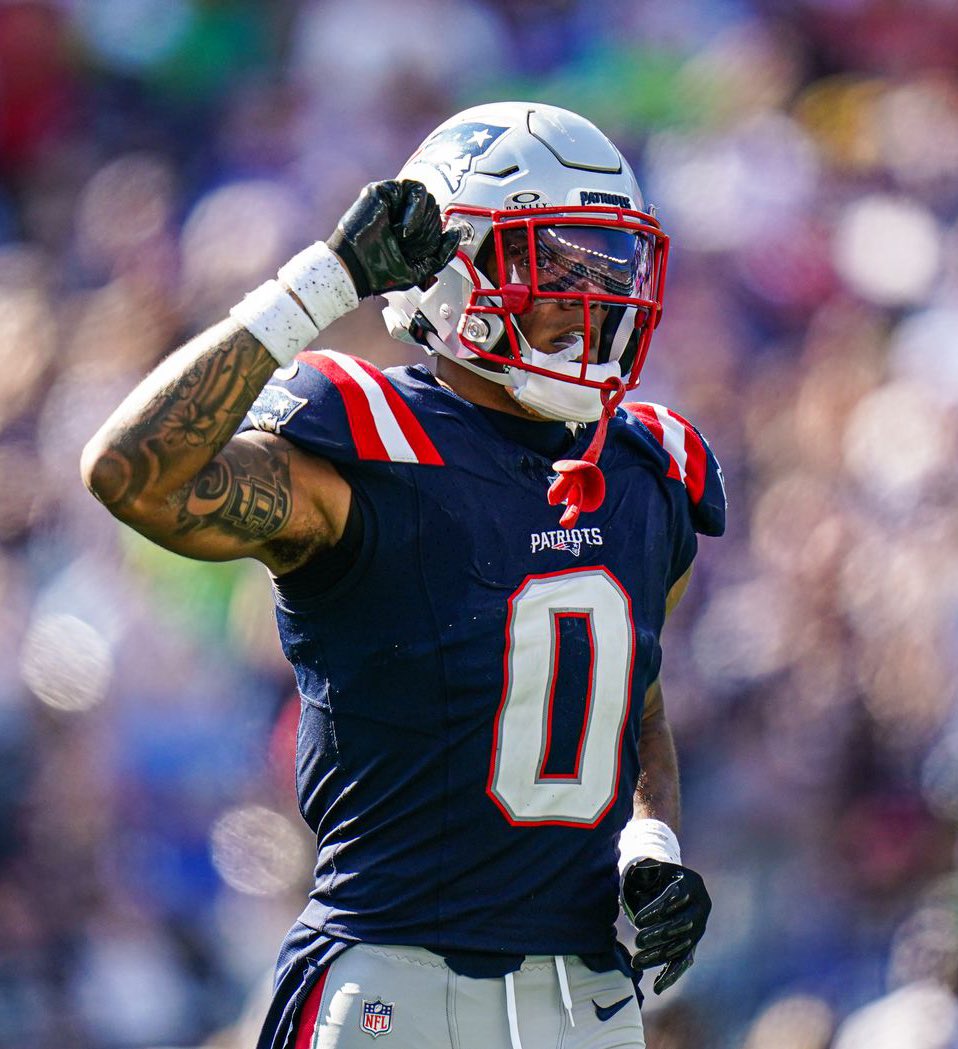 MLFootball's tweet photo. SPECIAL: #Patriots 2nd year cornerback Christian Gonzalez has been special this season.

• Tied 1st in fewest yards allowed per target: 5.7 yards
• 2nd in lowest completion percentage:
50.9% as the nearest defender

Top-5 CB in the #NFL🔒🔒🔒

(Source: @NextGenStats, ESPN) https://t.co/bfhf8FTCGx