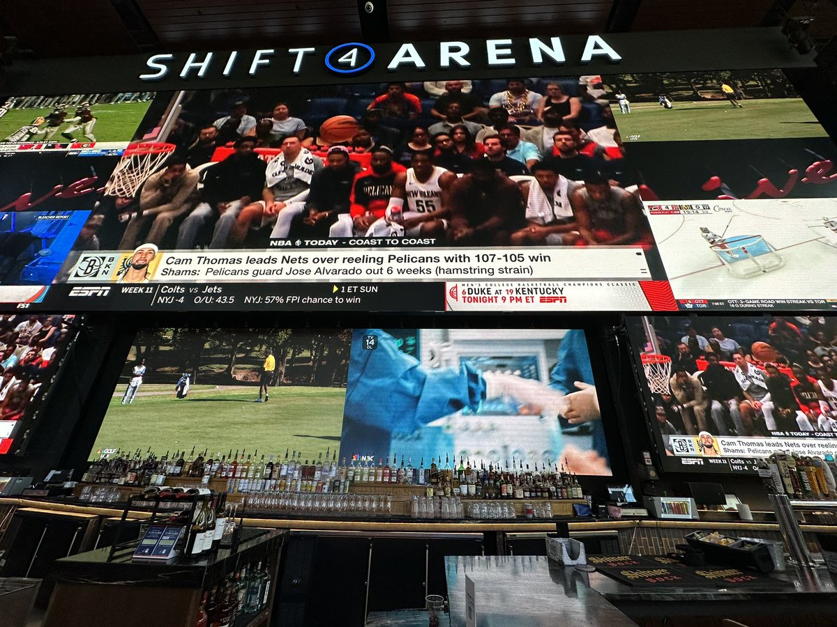 Billj81's tweet image. The calm before #massimocon. I need this setup at home.