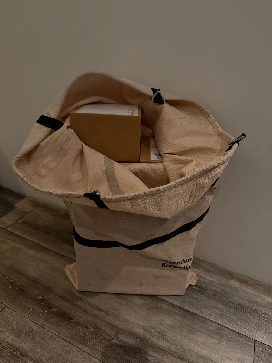 Finishing up another mailbag. Got a little more room for up to a XL *maker. If you order from our stock page flurb.me/product-catego… in the next 9 hours after this tweet, we'll pack it up in the morning before the mailbag goes out!