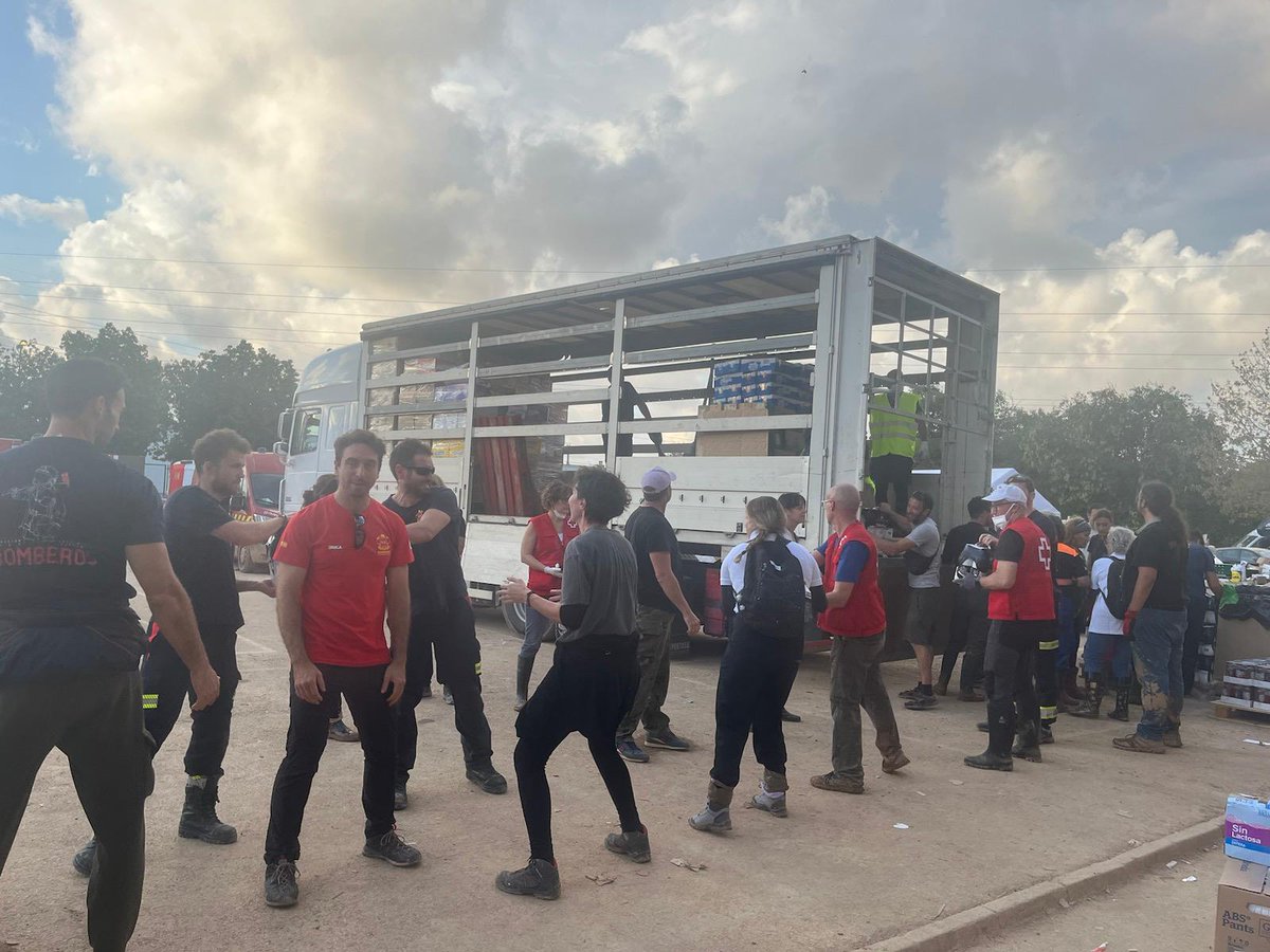 Gracias, sois muy muy grandes 🥰🥰🥰

#restauranteguallar #luisapariciomorello   <a href="/frutaserruz/">Frutas Erruz</a> #transportescallejero #frutasortego #patataslaso y <a href="/TaurinaMeliana/">Meliana Taurina</a> #ramonburraco #RubenRepiso #AlfonsoPerez

#dana  #frutasyverdurasgarcia #valencia #solidaridad