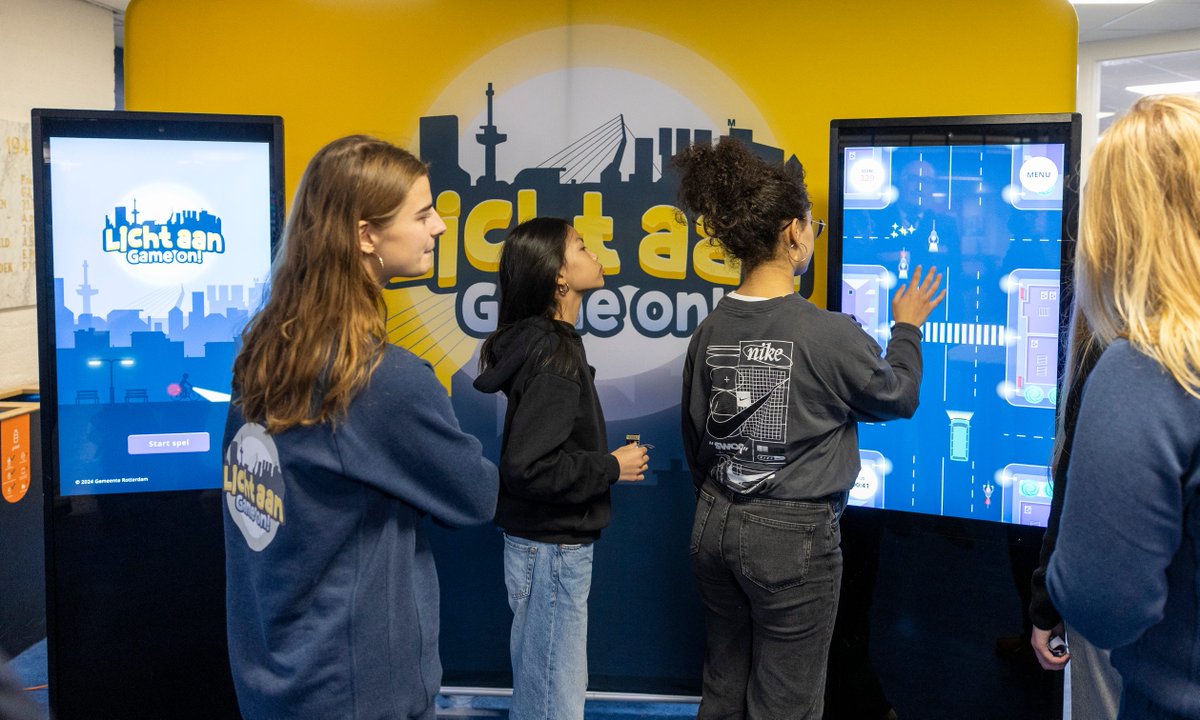 💡🚲 Heb jij je lichten aan?

Op het #WolfertTweetalig vanaf vandaag allemaal! De leerlingen kregen fietslampjes en speelden de game #LichtAan" voor de scholencompetitie 🚴🎮

Voor welke school strijd jij mee? Speel de game op licht-aan.nl!