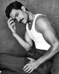 Wanderfuss's tweet image. Happy birthday #BenjaminAldridge Jesus Christ, you're so hot. What the fuck?!

#BenAldridge