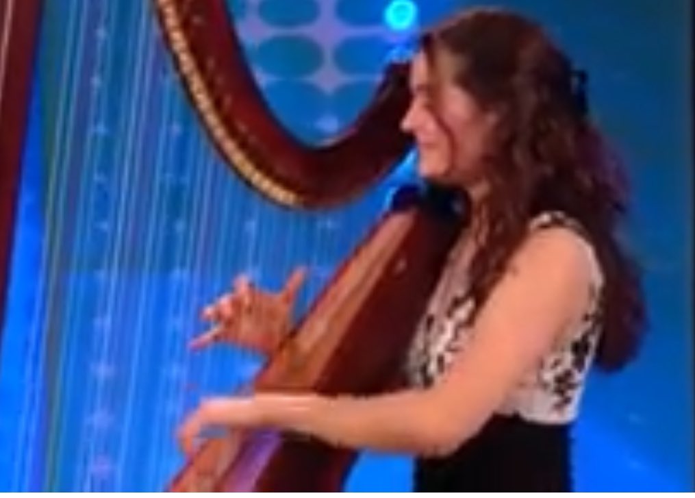 Llongyfarchiadau Cadi Glwys Davies ar dderbyn Ysgoloriaeth Nansi Richards Gŵyl Cerdd Dant, Gŵyl Aled 2024 

Dyma berfformiad Cadi 49:50 mewn ir rhaglen. 

youtube.com/live/_lPAuJ-lH…