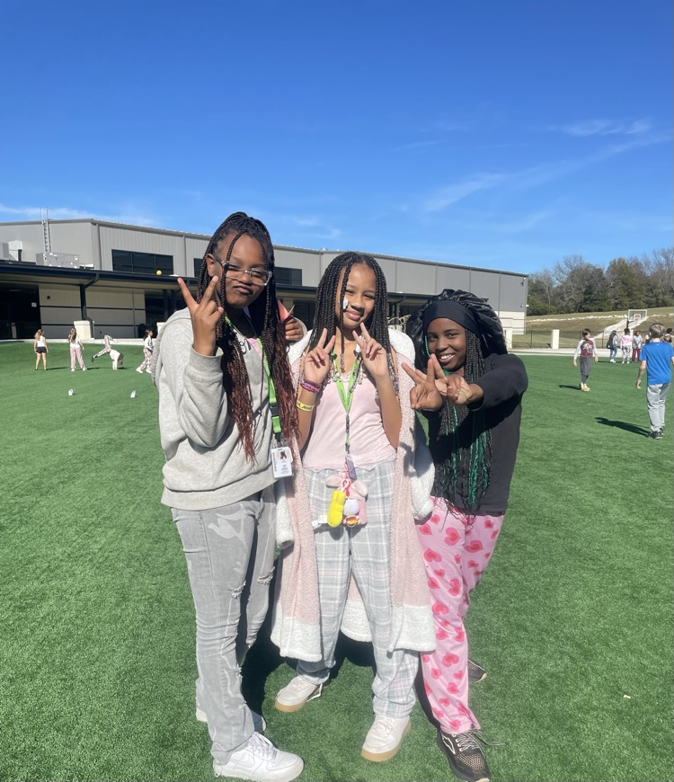 JohnLColbertMS's tweet photo. Today was a great sunny day, perfect for extra recess and United Way Pajama Day! 🌞📚 Nothing like running around in our PJs and soaking up the sunshine. ☀️🛌 #PajamaDay #ExtraRecess #SunnyDayFun #UnitedWay #SchoolSpirit https://t.co/i8Lagj4sWZ