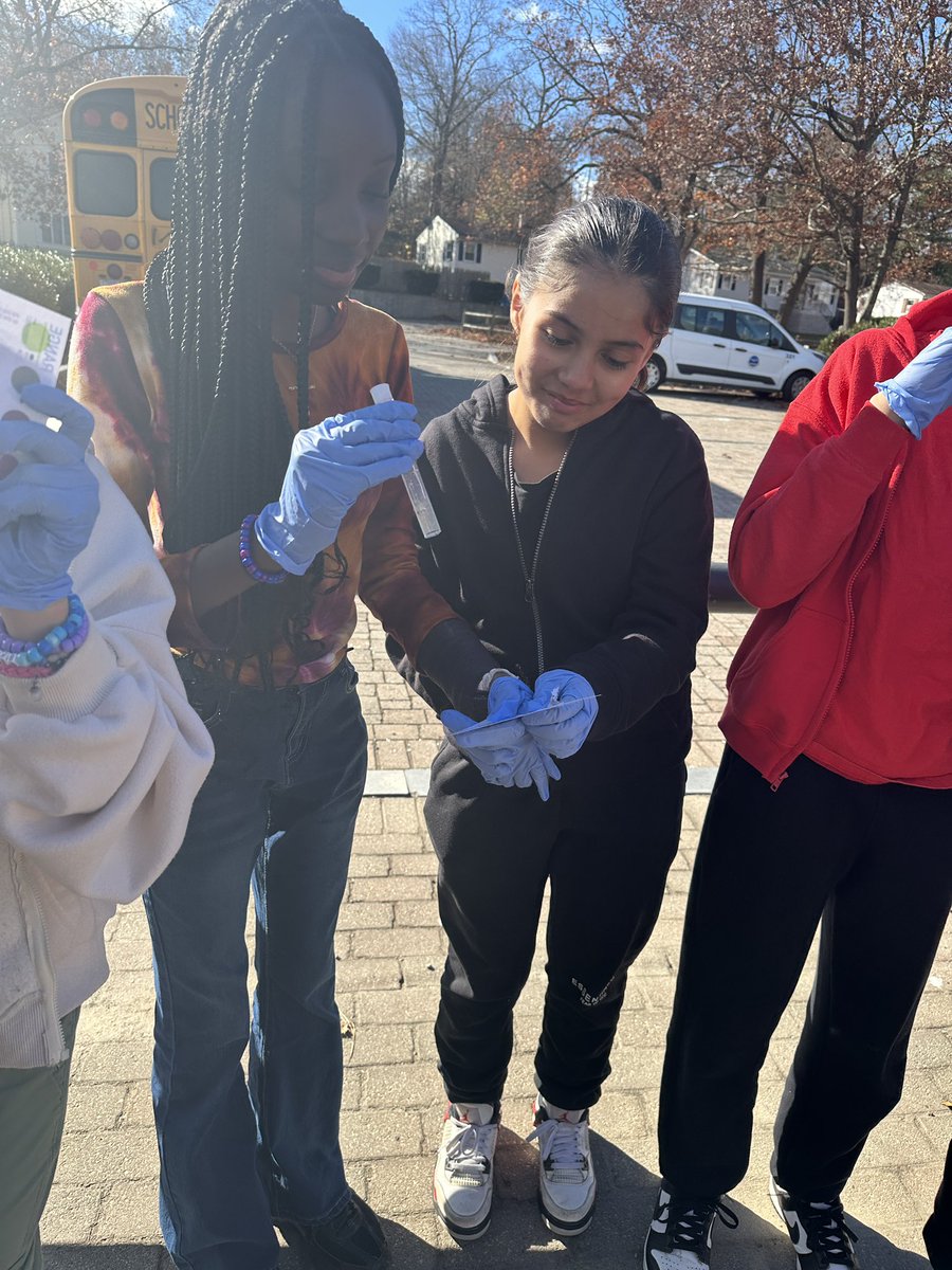 GuyonNicole's tweet image. These 6th graders @Community_Prep are testing water quality at Greystone Mill Pond in Johnston