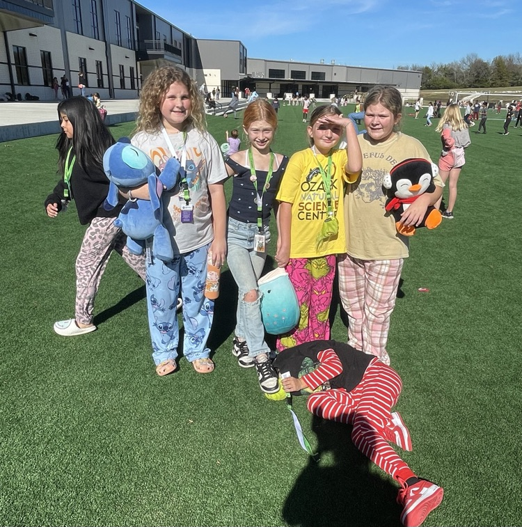 JohnLColbertMS's tweet photo. Today was a great sunny day, perfect for extra recess and United Way Pajama Day! 🌞📚 Nothing like running around in our PJs and soaking up the sunshine. ☀️🛌 #PajamaDay #ExtraRecess #SunnyDayFun #UnitedWay #SchoolSpirit https://t.co/hQzs530AnG