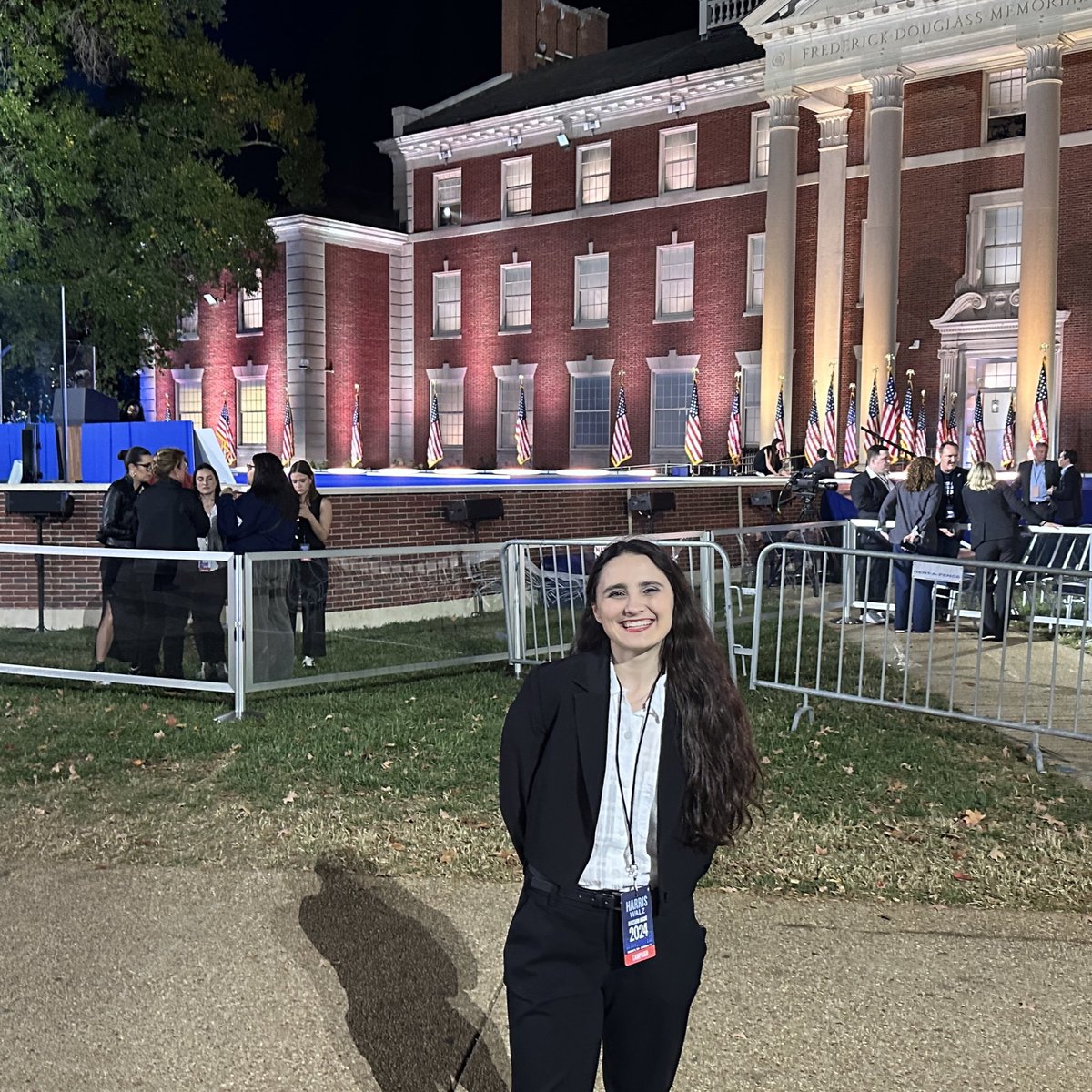 Laney_KT's tweet photo. Being on the road with the VP was a thrill of a lifetime. At one point I was in 6 states in 6 days! 

From my videos on @kamalaharris to @KamalaHQ, I’m ready for my next steps. 

Want to connect with the startup world &amp; writers! Hit your girl up, I got stories. #startup #founder https://t.co/PMACcuB2AY