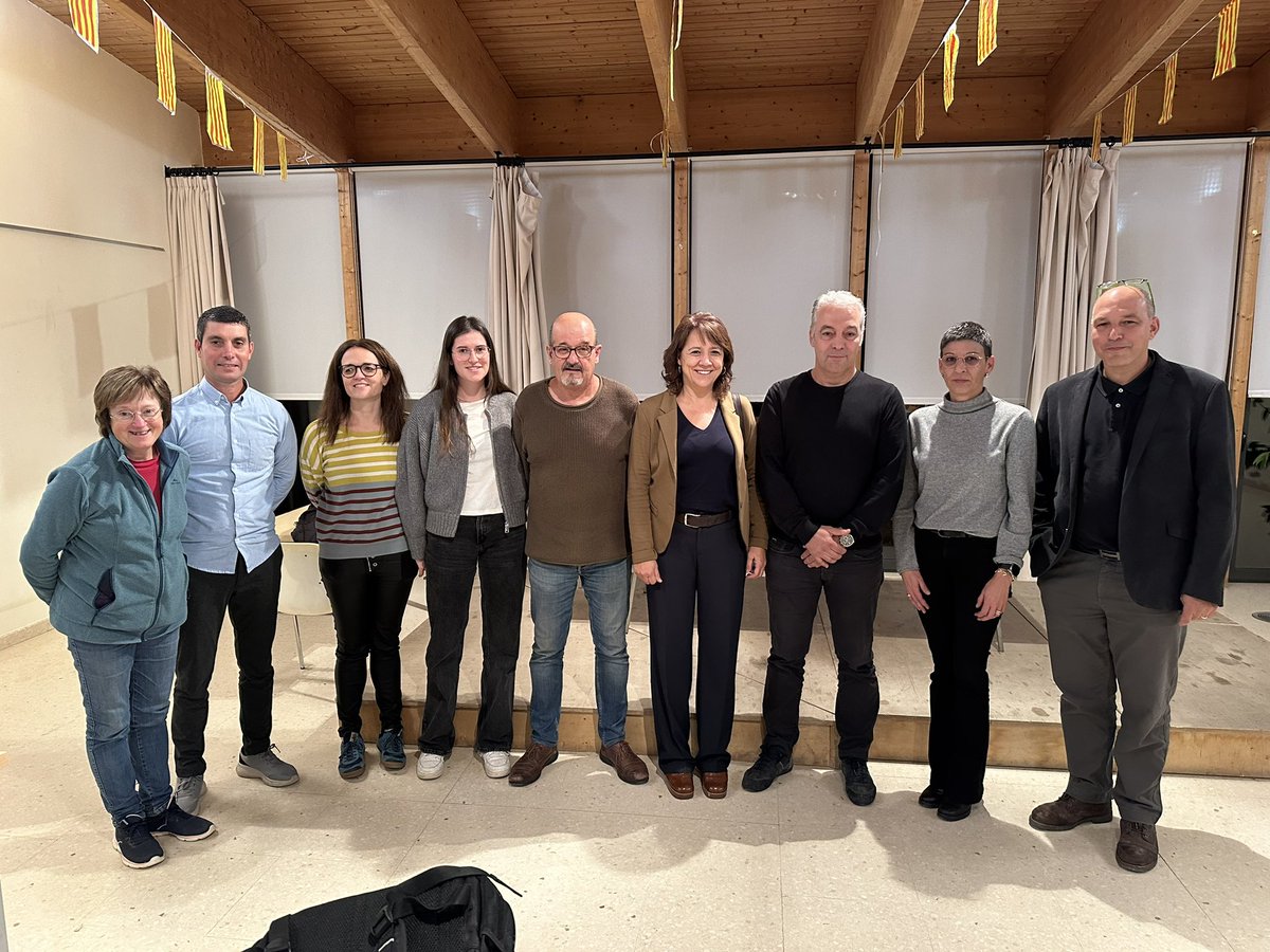 Anna_Erra's tweet photo. Avui s’ha constituït la Mancomunitat del Lluçanès. Felicitats al seu President Ramon Padrós. Un pas més per la consolidació de la nova comarca. https://t.co/P45MMr5m43