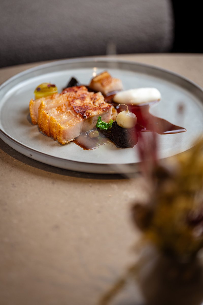 Manifest (@manifest_rest) on Twitter photo Aged Pork Chop | Burnt Apple | Turnip | Pickled Walnut
A celebration on the Pig, using a truly stunning <a href="/butcherfarrell/">Butcher Farrell</a> 35 day aged pork Aged Pork Chop | Burnt Apple | Turnip | Pickled Walnut
A celebration on the Pig, using a truly stunning <a href="/butcherfarrell/">Butcher Farrell</a> 35 day aged pork