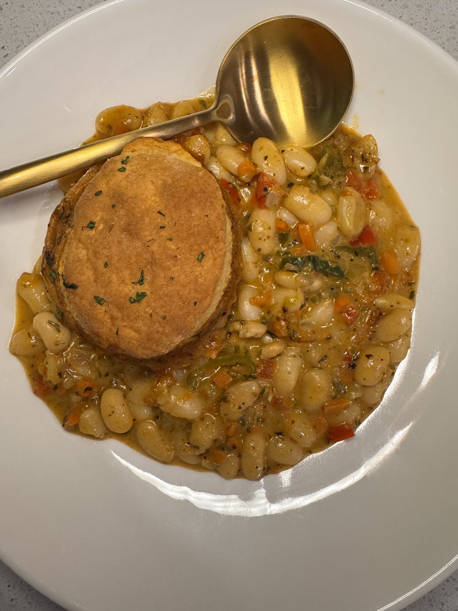 We in the kitchen! Veggie Pot Pie w/ Turmeric-Ginger Stock N Homemade Biscuits #ItHappensInTheKitchen #TAOTNSTK #Streamer #TwitchStream #Twitch #BlackFoodie #BlackFoodieFinder #Food #Drinks #FreshFood #GoodFood #Foodie
