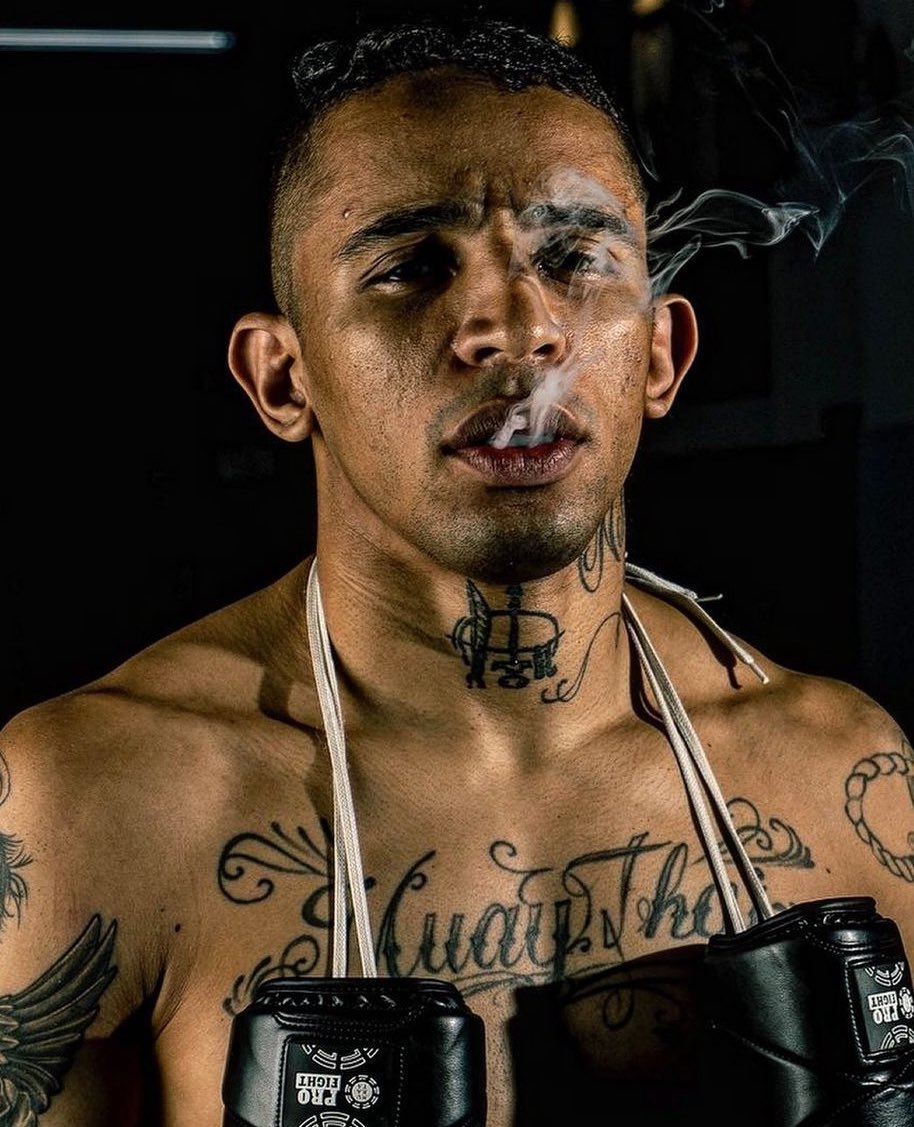 🚨| Carlos Prates tells @arielhelwani he's been smoking cigarettes since he  was 12 and is currently smoking 8-10 cigarettes a day. 🚬 “I smoked before  I came to the Apex because you