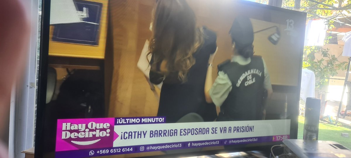 danmax2017's tweet image. Se va presa y esposada #cathybarriga una ladrona menos en las calles de la #DerechaCorruptaYMiserable #derechamiserableycorrupta #derechacochina #DerechaCriminalCorruptaYMiserable #Chile #Maipu
