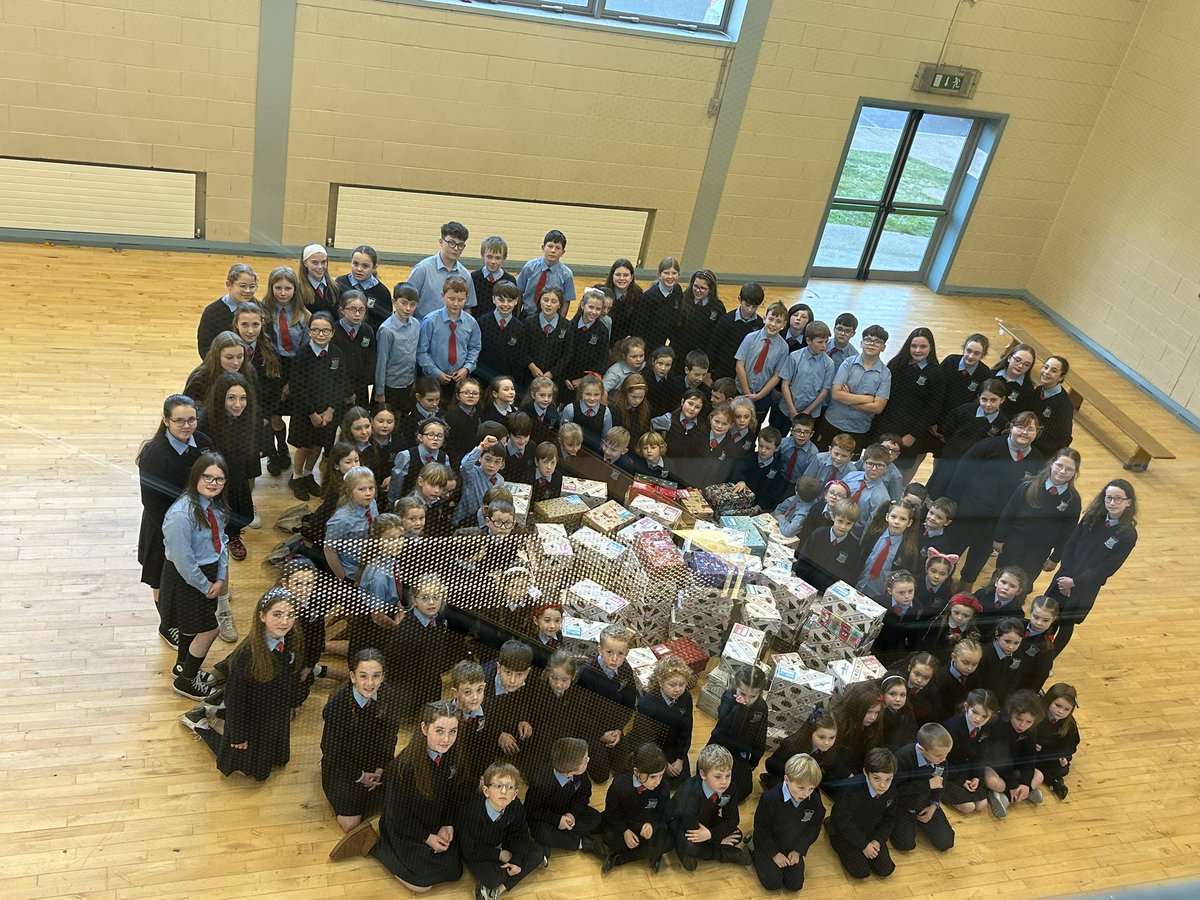 A sincere word of thanks to all our wonderful pupils and their families for the fantastic response we had to our Team Hope Christmas Shoebox Appeal. 138 boxes were filled and donated. Maith sibh ar fad!💕
<a href="/TeamHopeIreland/">Team Hope Ireland</a>