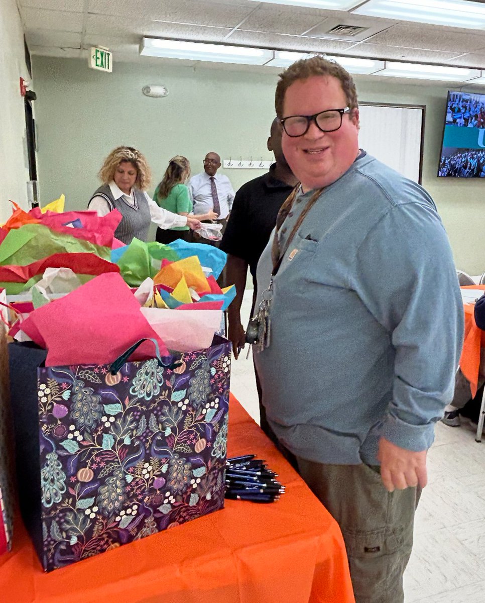 UDW / AFSCME Local 3930 tweet media