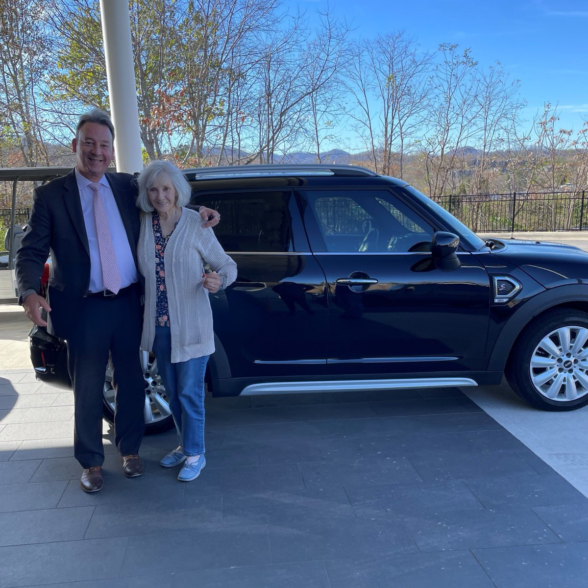 fieldsbmw's tweet image. Congrats &amp;amp; many thanks to Mrs. Jane B. on the purchase of her #FieldsPreOwned 2020 #MINI #Countryman, which she bought with sales assistance from our team member, Chris Slagle, at #FieldsBMW of #Asheville. Welcome to the #FieldsFamily, Jane! #FieldsAuto #MINCountryman