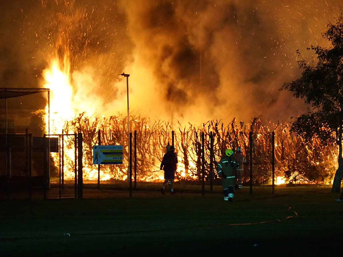 EchoDan11's tweet image. #Hailsham - 2 pump fire tonight at the local football club - @HailshamNews @EastSussexNews @brightonargus @BBCSussex @bbcsoutheast