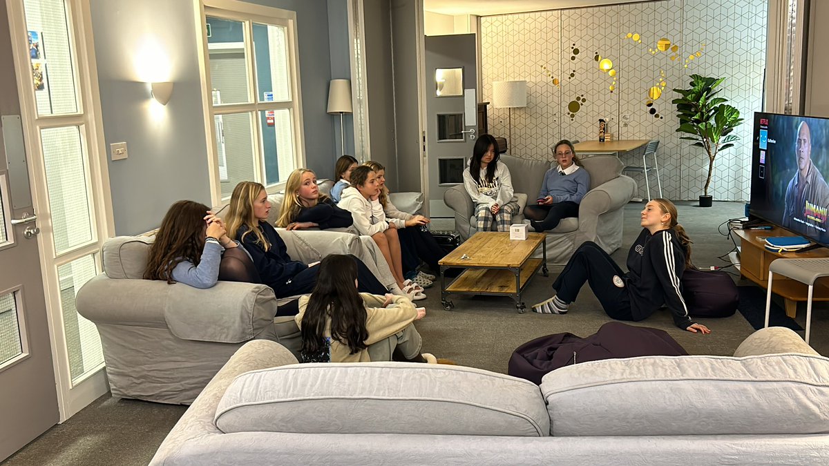 Hot chocolate and a well-being catch up with the prefects.