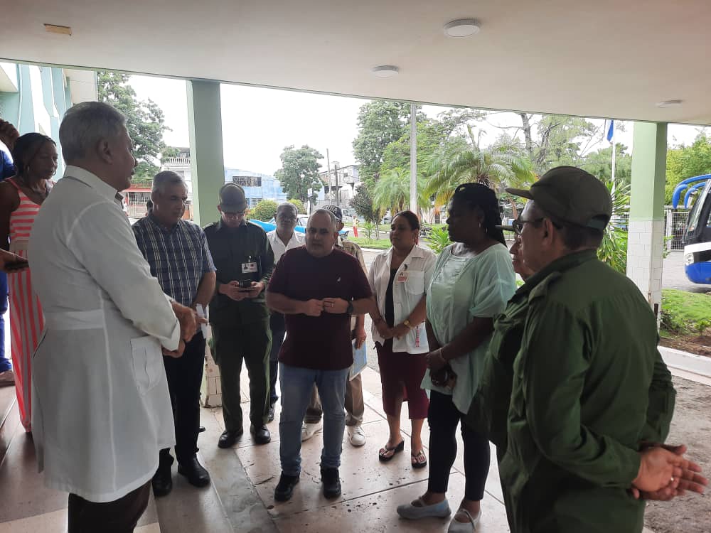 Hasta el hospital infantil de Santiago de Cuba llegó el miembro del Secretariado del del Comité Central del Partido, <a href="/JLBrocheLorenzo/">Jorge Luis Broche Lorenzo</a> como parte de sus labores por zonas afectadas por los recientes sismos. 
#FuerzaCuba 
#DePieYCombatiendo