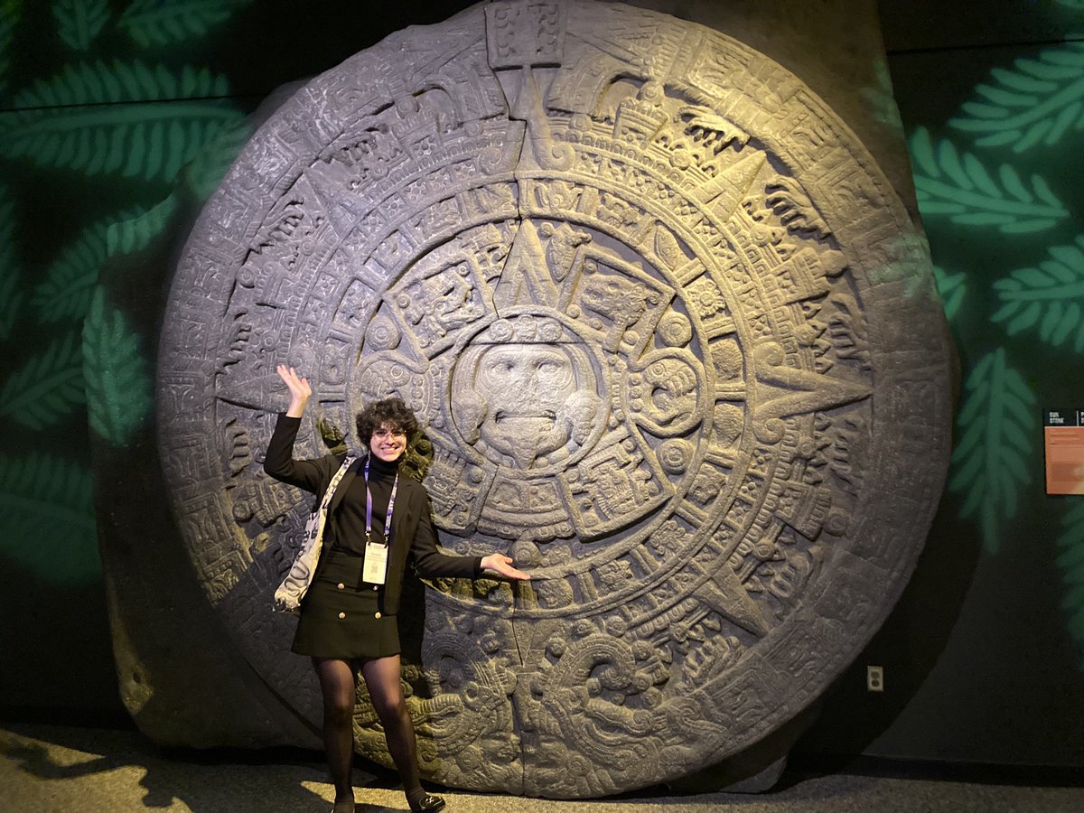 Barrerasaurus's tweet image. SVP 2024
A little piece of home.
Piedra del Sol. (Replica!)
Science Museum of Minneapolis, Minnesota, USA.