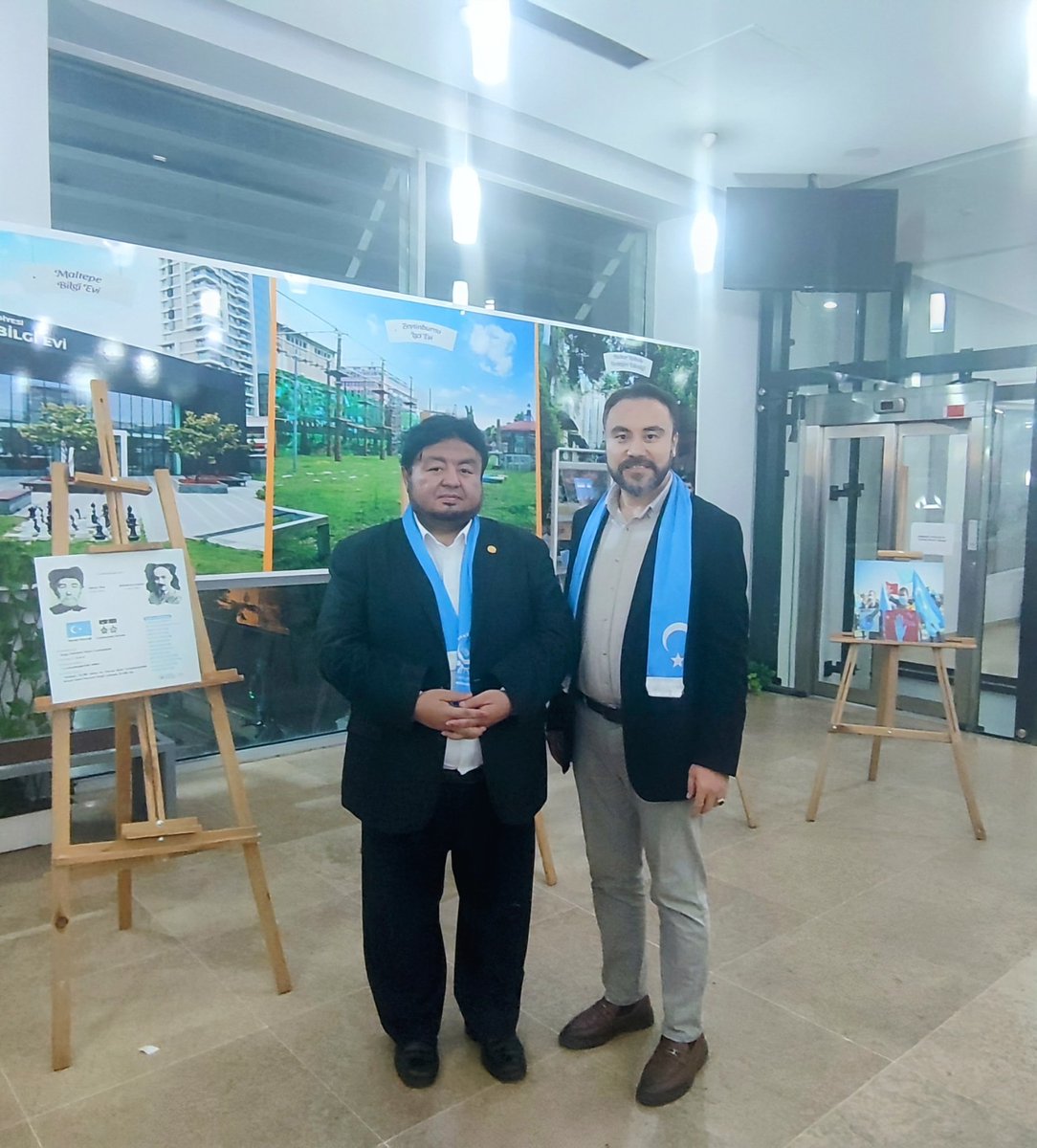 ersariTR's tweet photo. Uluslararası #DoğuTürkistan STK’lar Birliği (@udtsb) başkanı değerli ağabeyim @HOghuzkhan öncülüğünde organize edilen, 12 Kasım 1933 ve 12 kasım 1944 yıllarında kurulan Doğu Türkistan İslam Cumhuriyetleri’nin Yıl Dönümü Anma ve Kutlama programına katılım sağladık. #TürkDünyası https://t.co/2k7swl68kQ