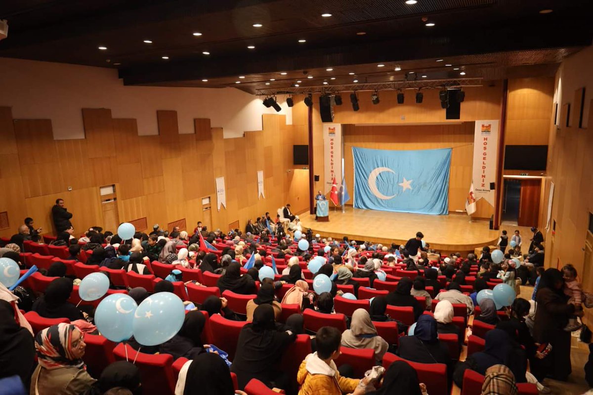 ersariTR's tweet photo. Uluslararası #DoğuTürkistan STK’lar Birliği (@udtsb) başkanı değerli ağabeyim @HOghuzkhan öncülüğünde organize edilen, 12 Kasım 1933 ve 12 kasım 1944 yıllarında kurulan Doğu Türkistan İslam Cumhuriyetleri’nin Yıl Dönümü Anma ve Kutlama programına katılım sağladık. #TürkDünyası https://t.co/2k7swl68kQ