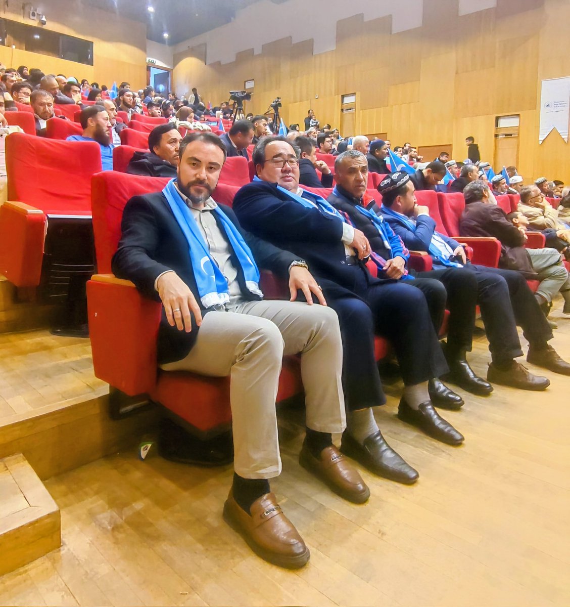 ersariTR's tweet photo. Uluslararası #DoğuTürkistan STK’lar Birliği (@udtsb) başkanı değerli ağabeyim @HOghuzkhan öncülüğünde organize edilen, 12 Kasım 1933 ve 12 kasım 1944 yıllarında kurulan Doğu Türkistan İslam Cumhuriyetleri’nin Yıl Dönümü Anma ve Kutlama programına katılım sağladık. #TürkDünyası https://t.co/2k7swl68kQ